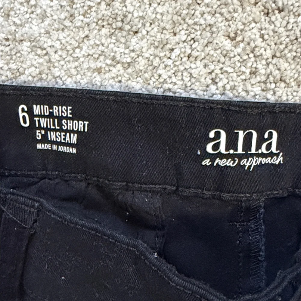 a.n.a Women's Mid-Rise Black Shorts *SIZE 6*